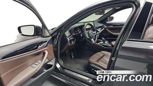 BMW 5 Series G30 — Фото автомобиля 10