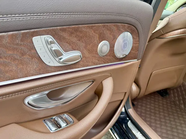 Mercedes-Benz E-Class — Фото автомобиля 9