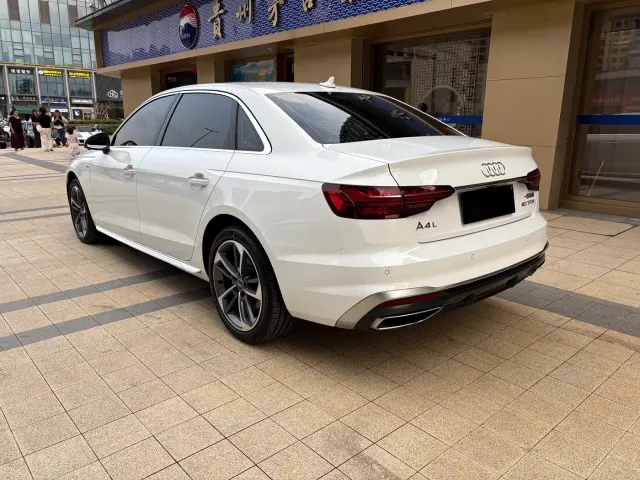 Audi A4L — Фото автомобиля 9
