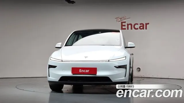 Tesla Model Y — Фото автомобиля 3