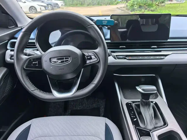 Geely Emgrand — Фото автомобиля 5