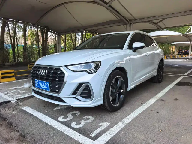 Фотография автомобиля — Audi Q3