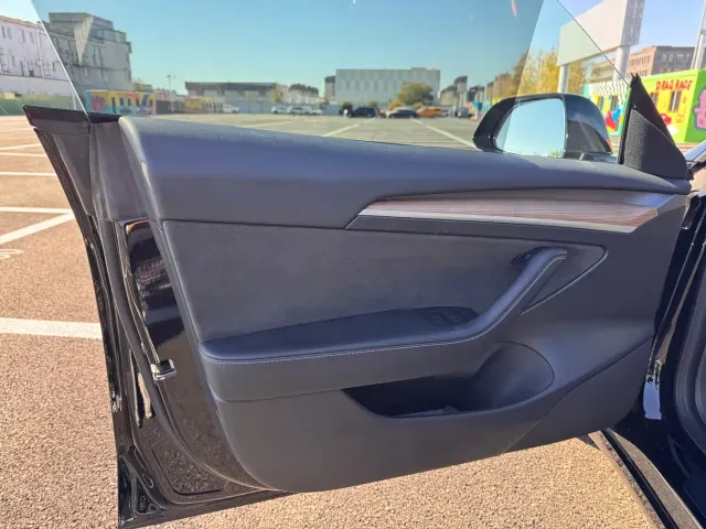 Tesla Model 3 — Фото автомобиля 8
