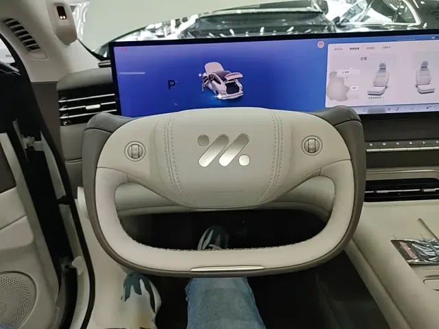 IM Motors LS6 — Фото автомобиля 10