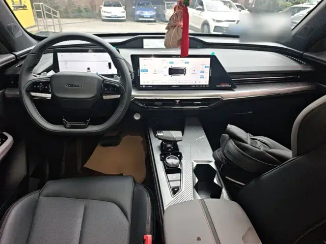 Changan Oshan Z6 EV — Фото автомобиля 9