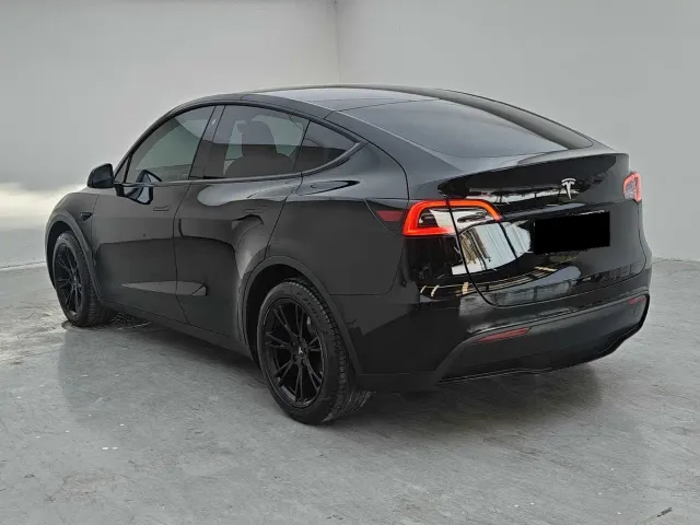Tesla Model Y — Фото автомобиля 7