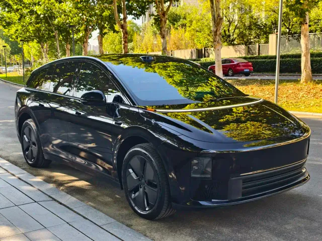 Li Auto i6 — Фото автомобиля 3