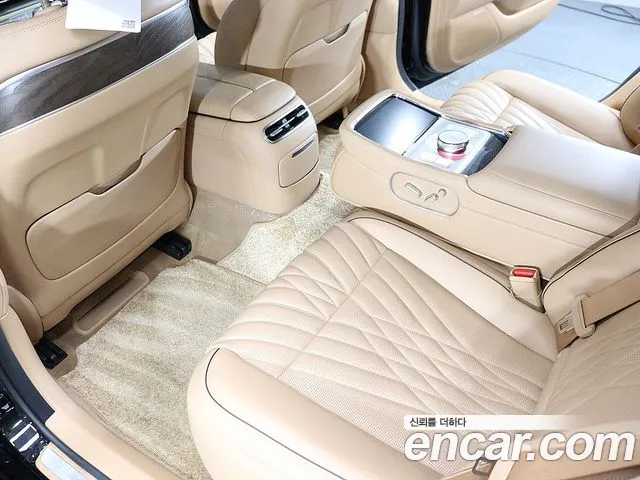 Genesis G90 Бензин 3.5 турбо AWD — Фото автомобиля 11