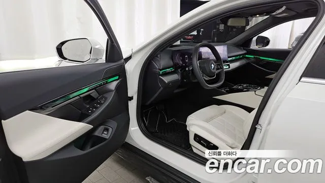 BMW 5-Series — Фото автомобиля 10