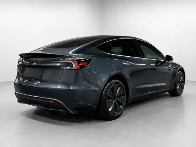 Tesla Model 3 — Фото автомобиля 7