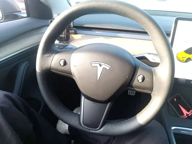 Tesla Model 3 — Фото автомобиля 10