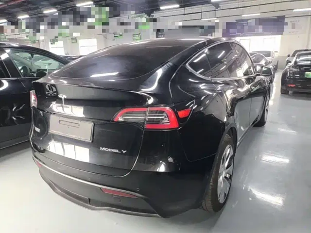 Tesla Model Y — Фото автомобиля 4