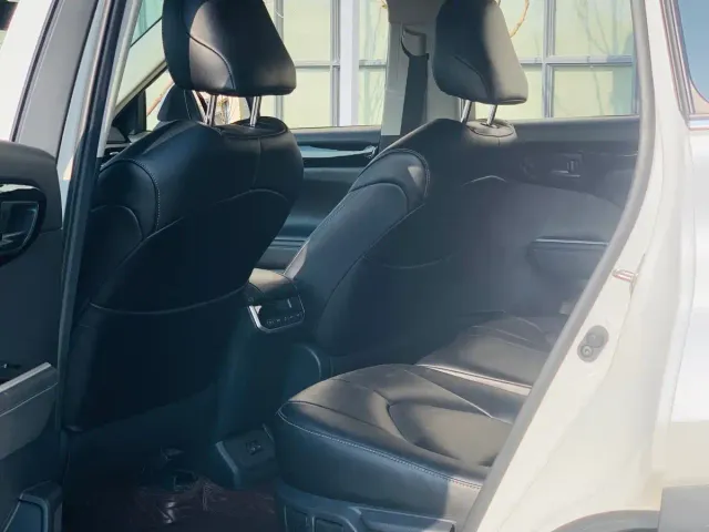 Toyota Highlander — Фото автомобиля 17