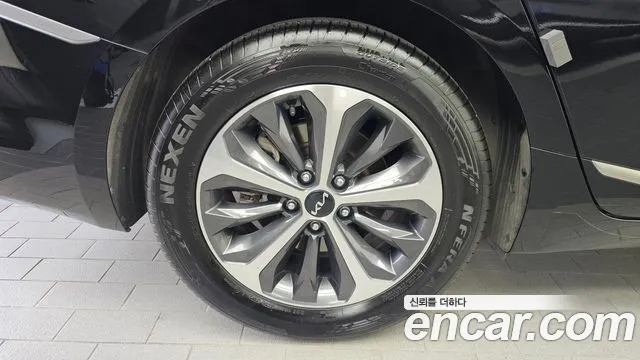 Kia K8 Hybrid — Фото автомобиля 5