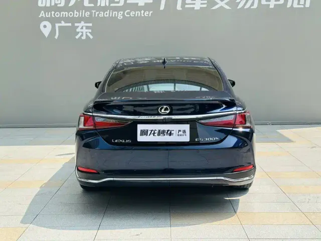 Lexus ES — Фото автомобиля 5