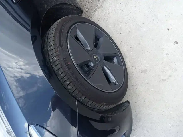 Tesla Model 3 — Фото автомобиля 22