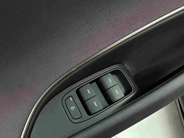 Xiaomi SU7 — Фото автомобиля 24