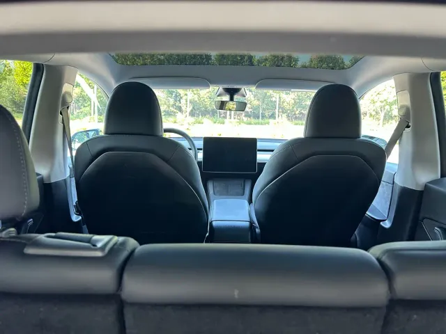 Tesla Model Y — Фото автомобиля 12