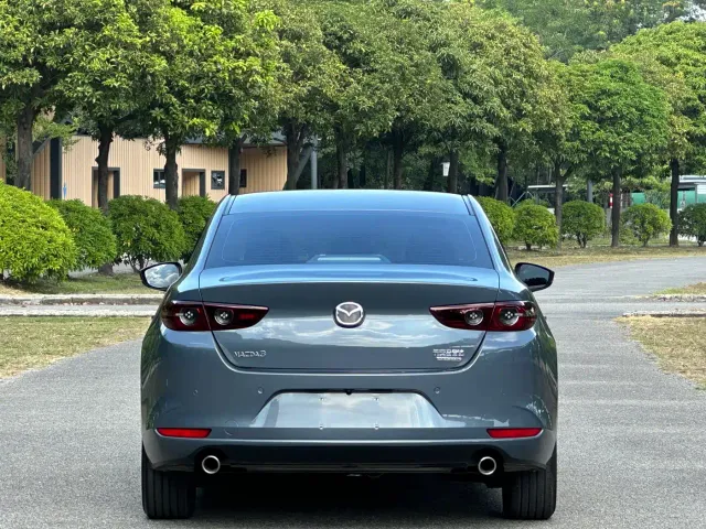 Mazda Axela — Фото автомобиля 27