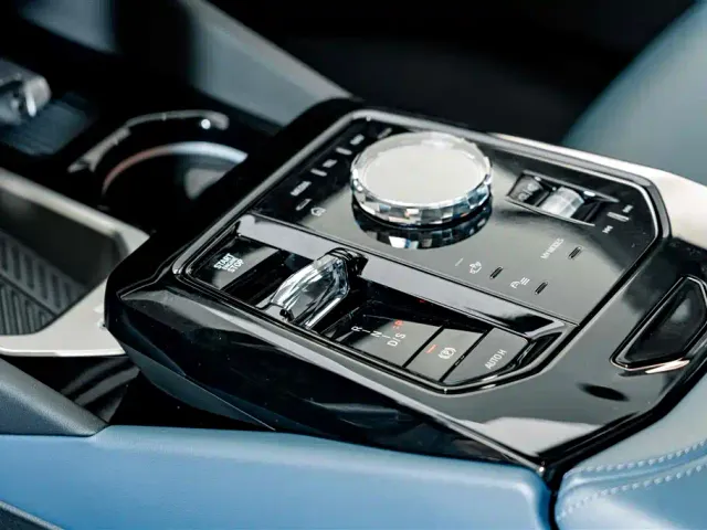 BMW 5 Series — Фото автомобиля 17