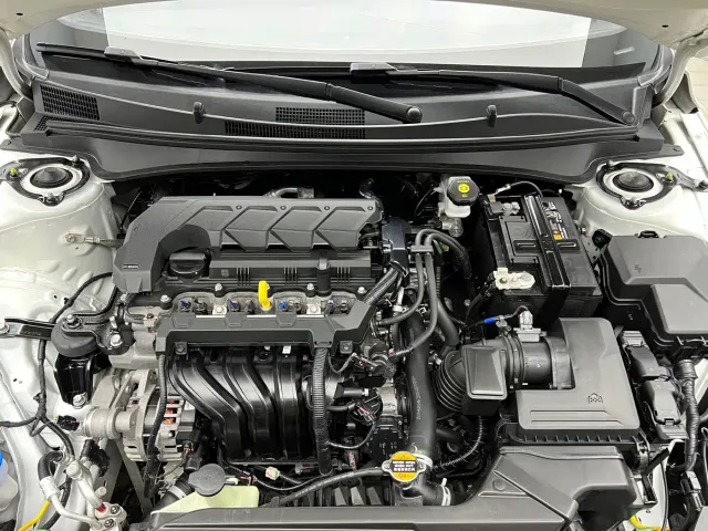 Hyundai Elantra — Фото автомобиля 18