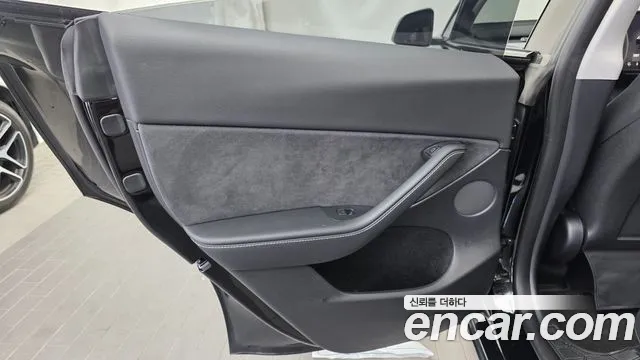 Tesla Model Y — Фото автомобиля 14