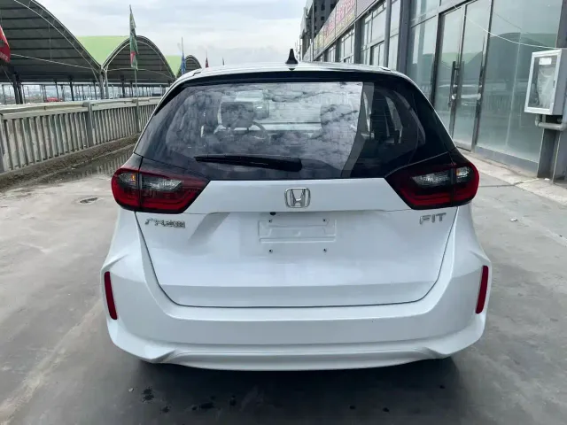 Honda Fit — Фото автомобиля 5