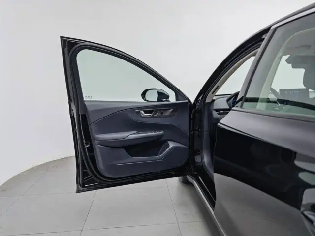 Hongqi E-QM5 — Фото автомобиля 8