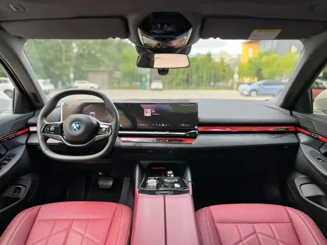BMW i5 — Фото автомобиля 5