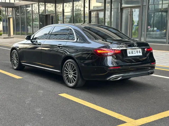 Mercedes-Benz E-Class — Фото автомобиля 4