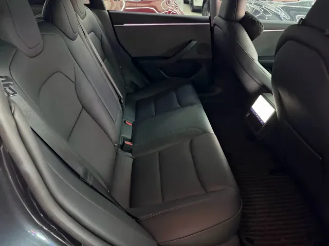 Tesla Model 3 — Фото автомобиля 2