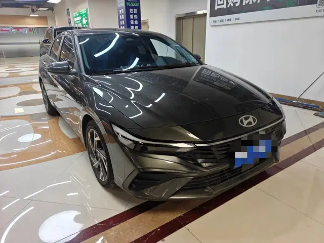 Hyundai Elantra — Фото автомобиля 2