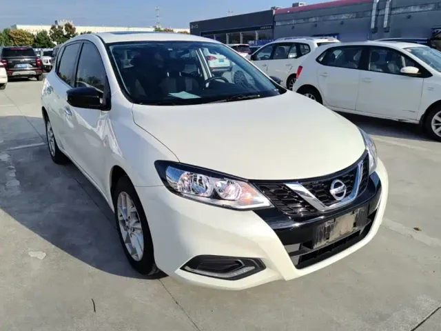 Nissan Tiida — Фото автомобиля 3