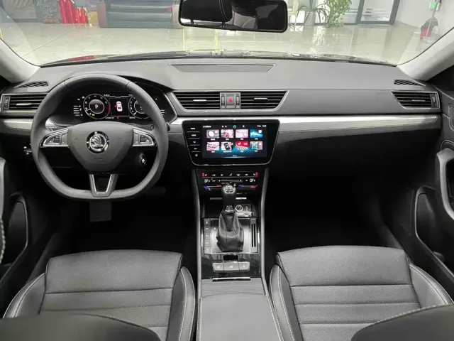 Skoda Superb — Фото автомобиля 7