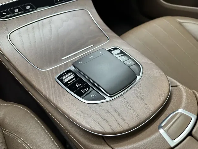 Mercedes-Benz E-Class — Фото автомобиля 20