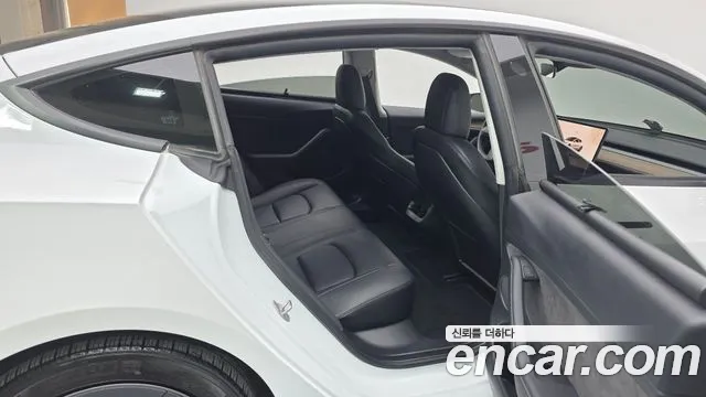 Tesla Model 3 — Фото автомобиля 11