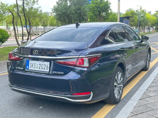 Lexus ES — Фото автомобиля 5