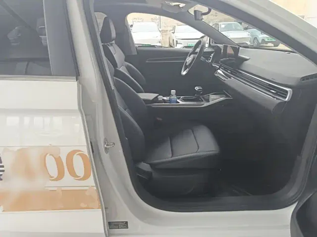Geely Emgrand — Фото автомобиля 24