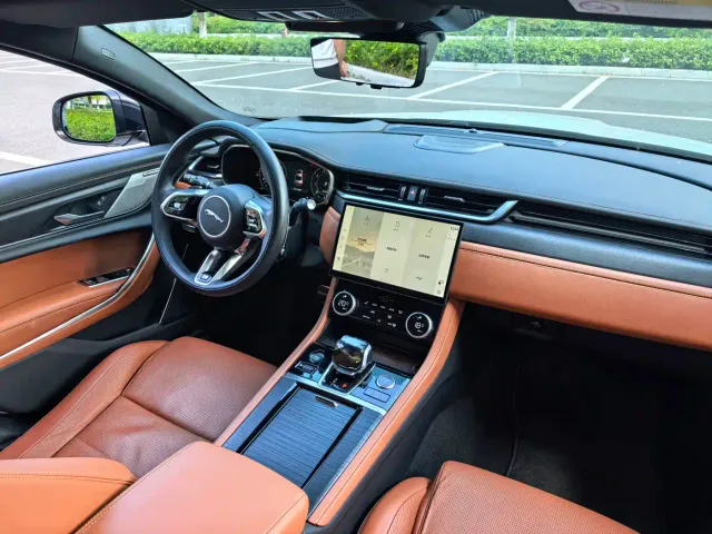 Jaguar XFL — Фото автомобиля 15