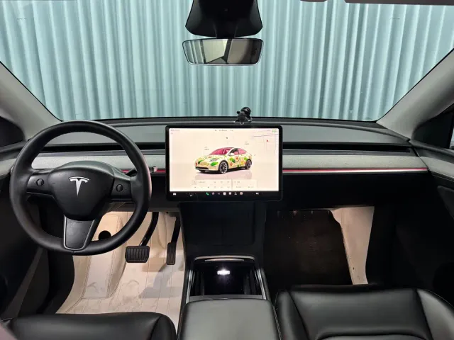 Tesla Model Y — Фото автомобиля 5