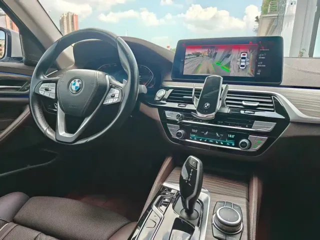 BMW 5 Series — Фото автомобиля 14