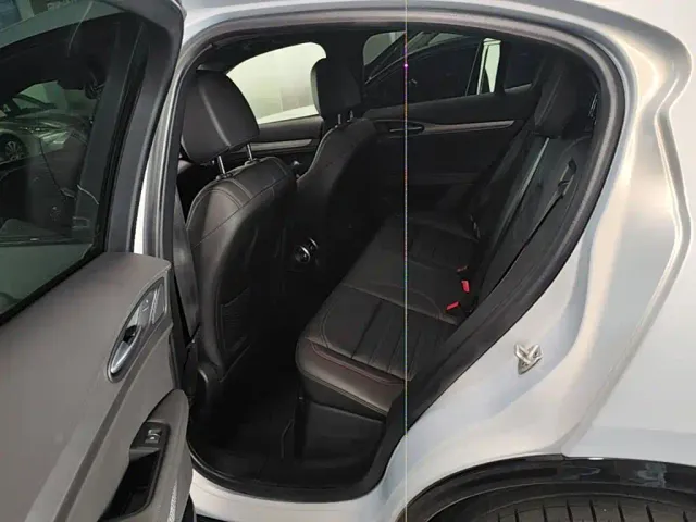 Alfa Romeo Stelvio — Фото автомобиля 16