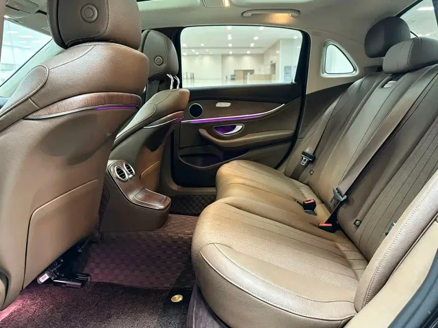 Mercedes-Benz E-Class — Фото автомобиля 6