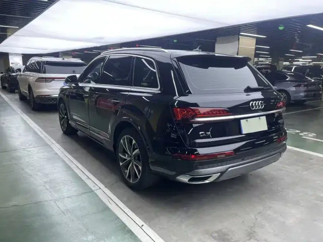 Audi Q7 — Фото автомобиля 5