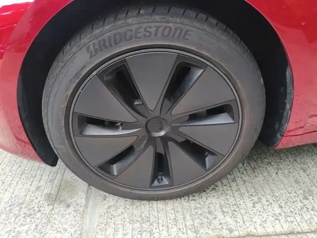Tesla Model 3 — Фото автомобиля 22