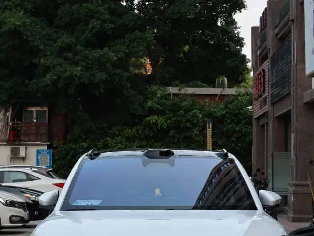 Nio ET5 Touring — Фото автомобиля 2