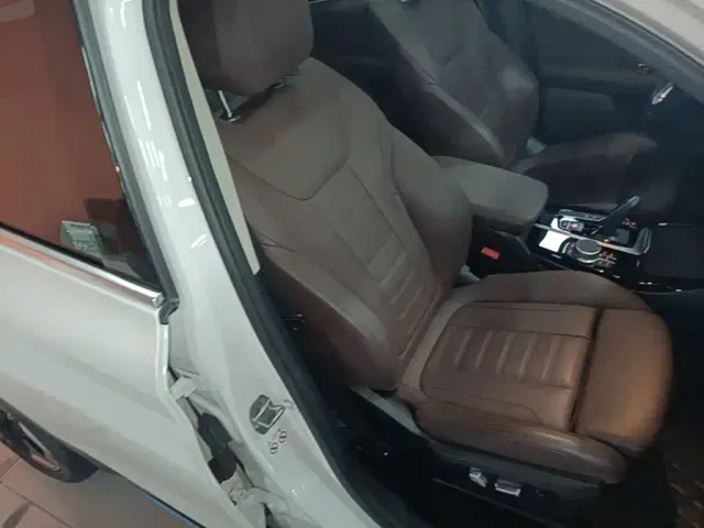BMW iX3 — Фото автомобиля 24