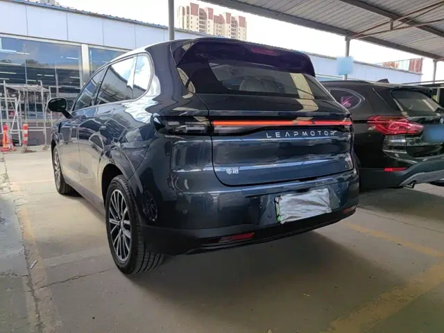 Leapmotor B10 — Фото автомобиля 4