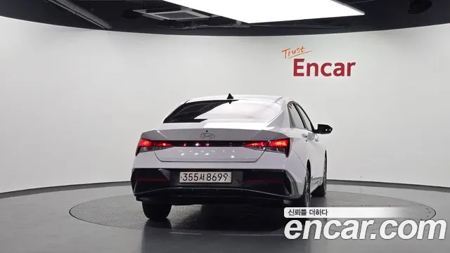 Hyundai Avante CN7 — Фото автомобиля 4