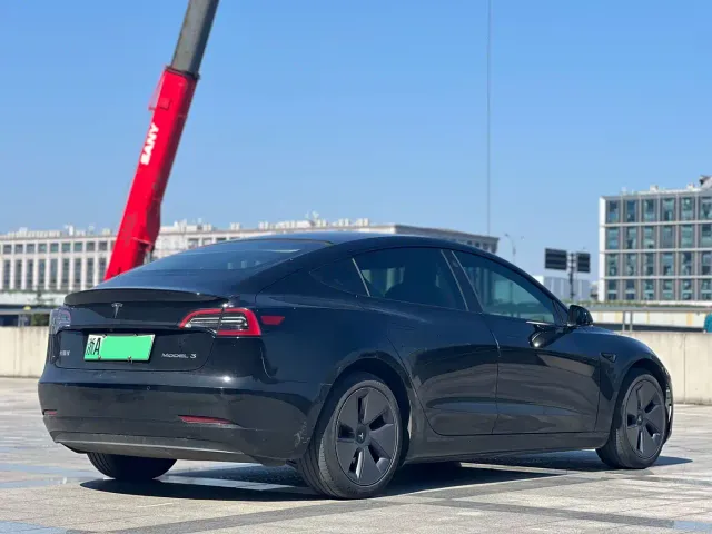 Tesla Model 3 — Фото автомобиля 6
